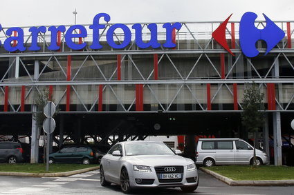 Carrefour zostaje w Polsce. We Francji zlikwiduje 2,4 tys. miejsc pracy