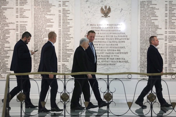 Usunięcie słowa „gender” ze wszystkich europejskich dokumentów raczej nie jest możliwe, biorąc pod uwagę, że zaczęło ono być stosowane, jeszcze zanim Zjednoczona Prawica objęła władzę w Polsce w 2015 r. i w związku z tym występuje w wielu przyjętych już dokumentach.