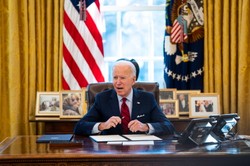 Biden odwołuje decyzje Trumpa dotyczące aborcji