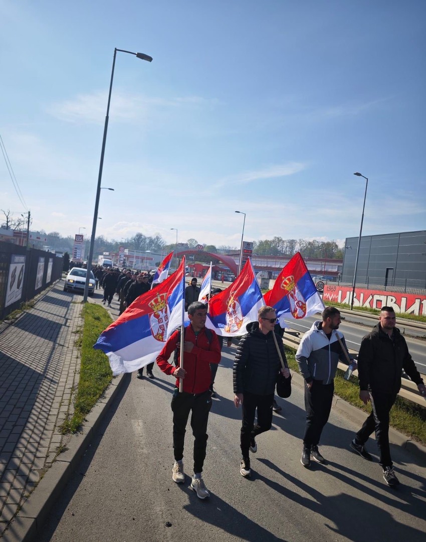 Srbi sa Kosova pešače ka Beogradu