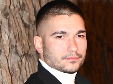 Mirko Šijan ranom zorom otišao u badnjake - Sin Goce Božinovske raširio srpsku zastavu i pokazao tri prsta: "Slava Bogu"