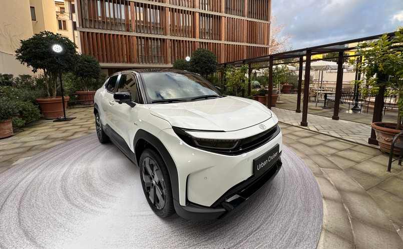 Japończycy już sprzedali ponad 3500 aut w ciemno…