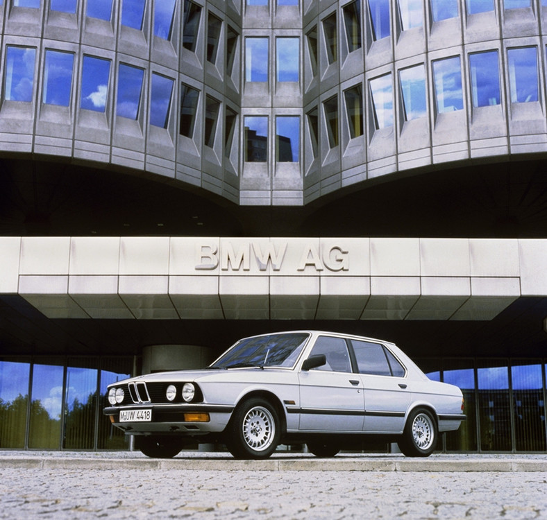 BMW serii 5 – sześć generacji, mnóstwo zdjęć