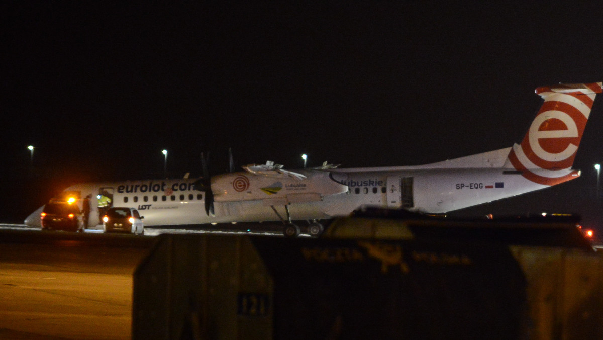 Samolot linii Lot nr LO3924, lecący z Krakowa do Warszawy lądował awaryjnie na Lotnisku Chopina. W trakcie wypadku nikt nie został poszkodowany. Okęcie po czterech godzinach zamknięcia zostało otwarte po godz. 23.15. Ruch na lotnisku odbywa się dziś już płynnie.