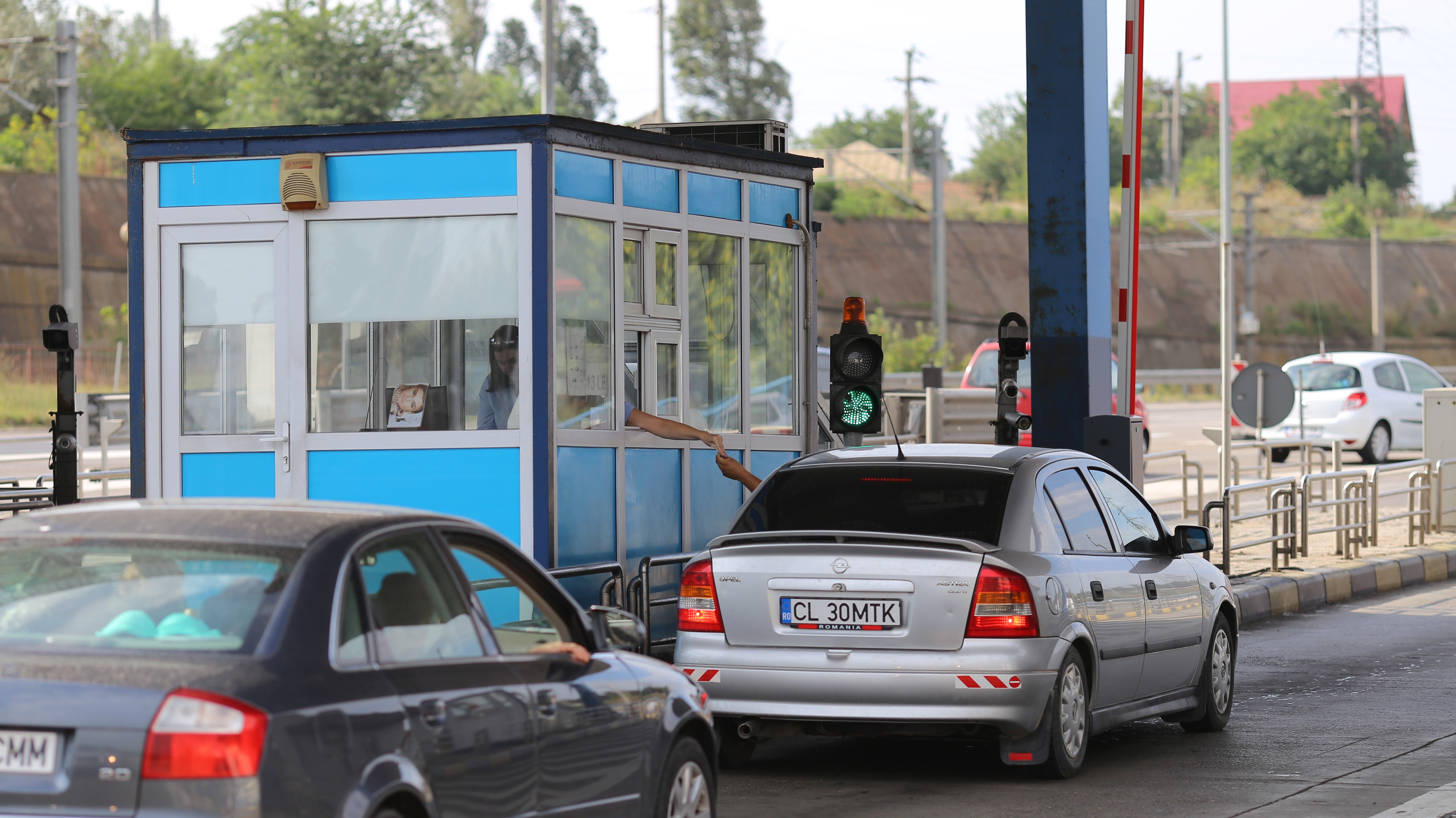 106 de angajați CNAIR riscă să rămână fără loc de muncă, după eliminarea taxei de pod de peste Dunăre, de la Fetești