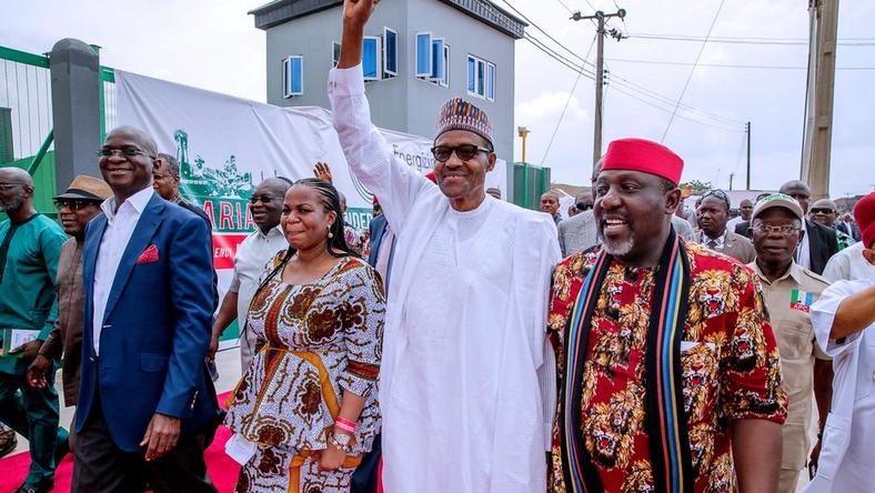 President Muhammadu Buhari with Governor Rochas Okorocha and other APC chieftains on a campaign tour