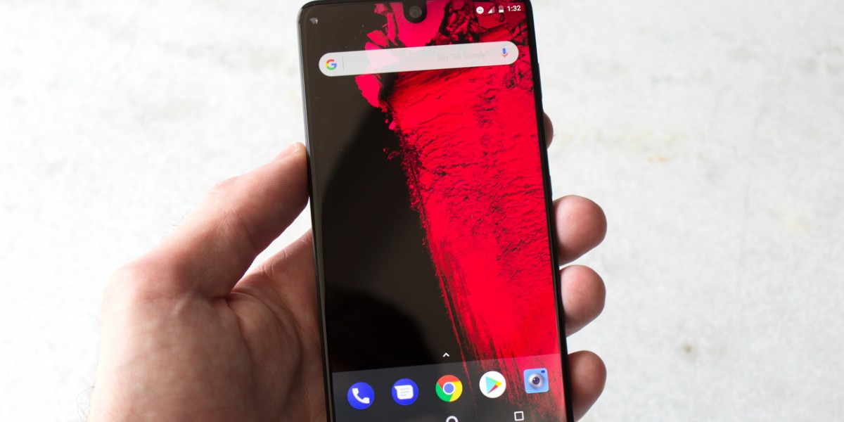 Essential Phone jest piękny i świetnie radzi sobie z codziennymi zadaniami. Smartfon wytrzymał nawet półtora dnia na jednym ładowaniu