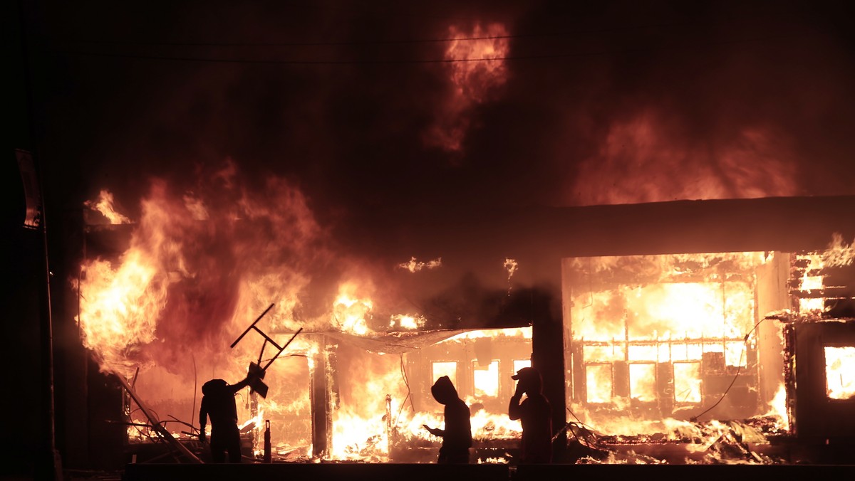 Koszmarna noc w USA. Gwałtowne protesty po zabójstwie Floyda