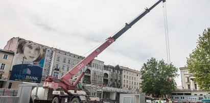 Powstaje już strefa kibica