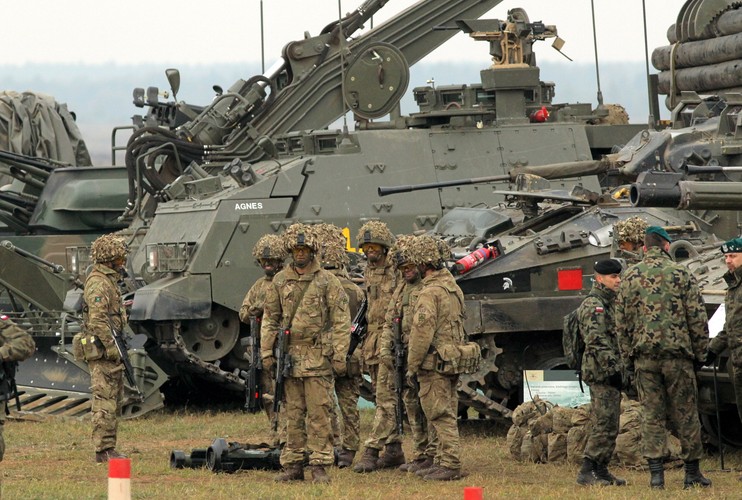 Ćwiczenia 'Dragon-15' odbywać się będą na lądzie i w powietrzu. W manewrach bierze udział ok. 7 tys. żołnierzy, w tym ponad 900 z krajów sojuszniczych i ponad 700 jednostek sprzętu. <br><br><br>fot. (mgo) PAP/Tomasz Waszczuk