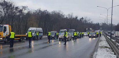 Pan Wojciech nie zdążył na pogrzeb siostry. Wszystko przez akcję policji