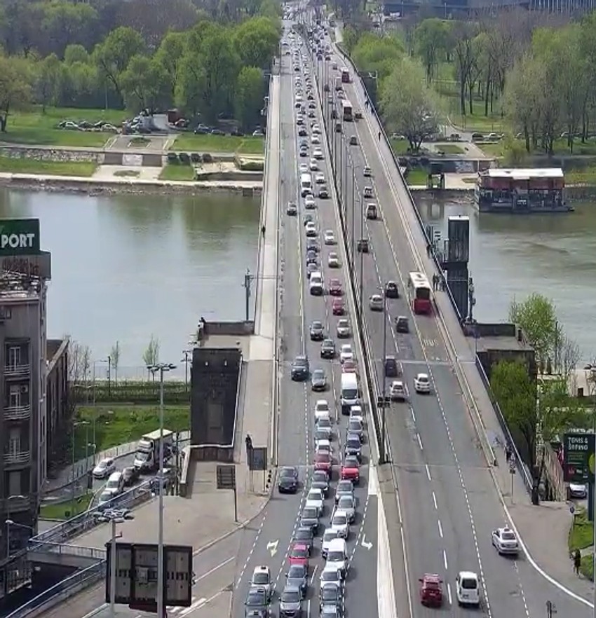 Brankov most trenutno prohodan