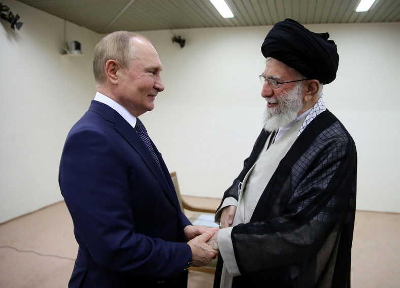 Najwyższy przywódca Iranu ajatollah Ali Chamenei i prezydent Rosji Władimir Putin podczas spotkania w Teheranie, 19 lipca 2022 r.