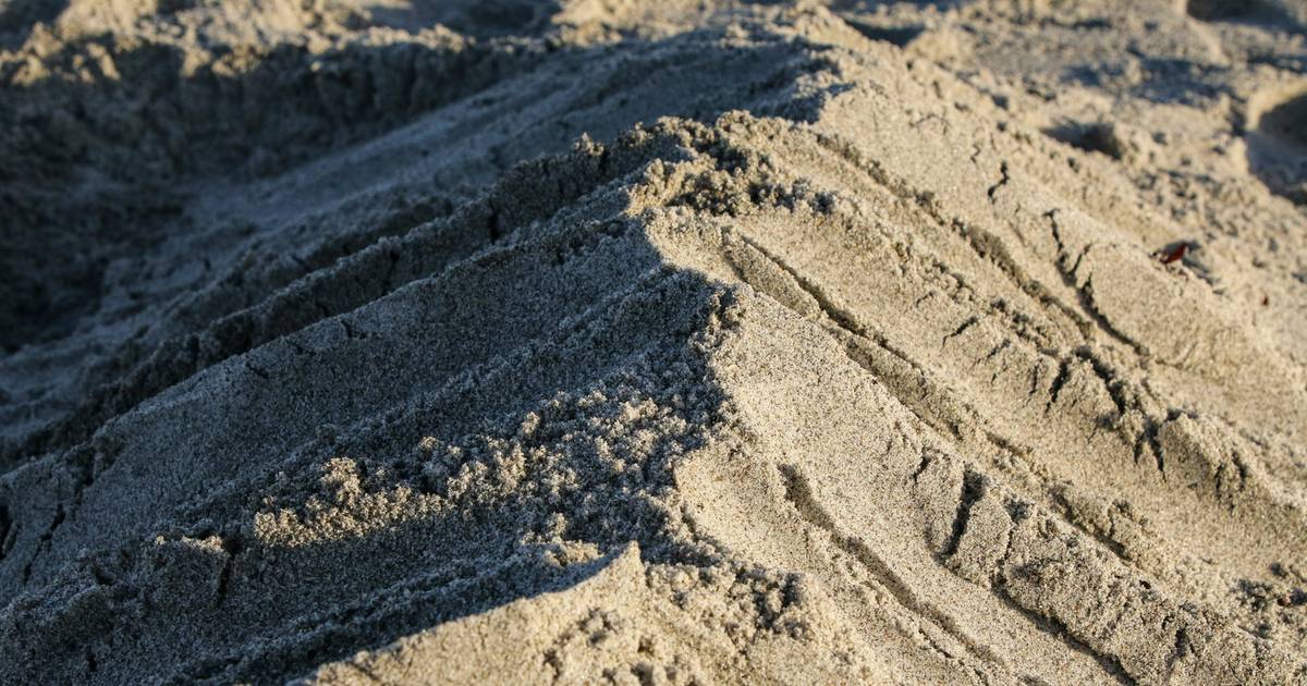 Nastolatek bawił się na włoskiej plaży. Zginął w wykopanym przez siebie tunelu