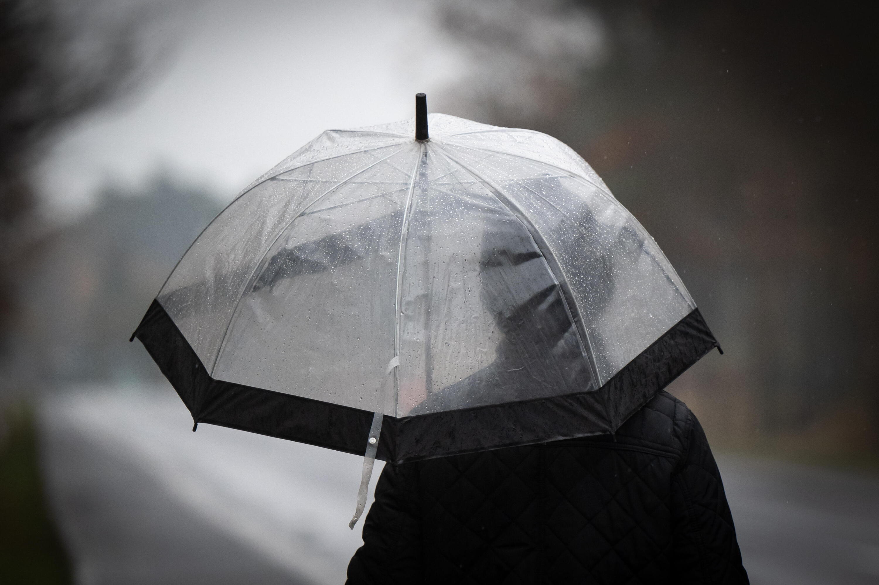 Jutro rano marznący deszcz i gołoledź: IMGW ostrzega południe Polski