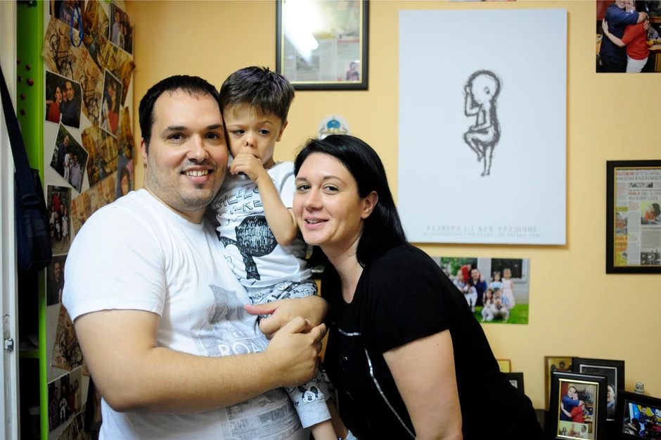 Vuk Grujičić sa mamom i tatom