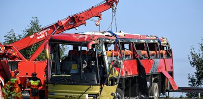 Z autobusu została miazga. Śledczy: Kierowca jechał za szybko