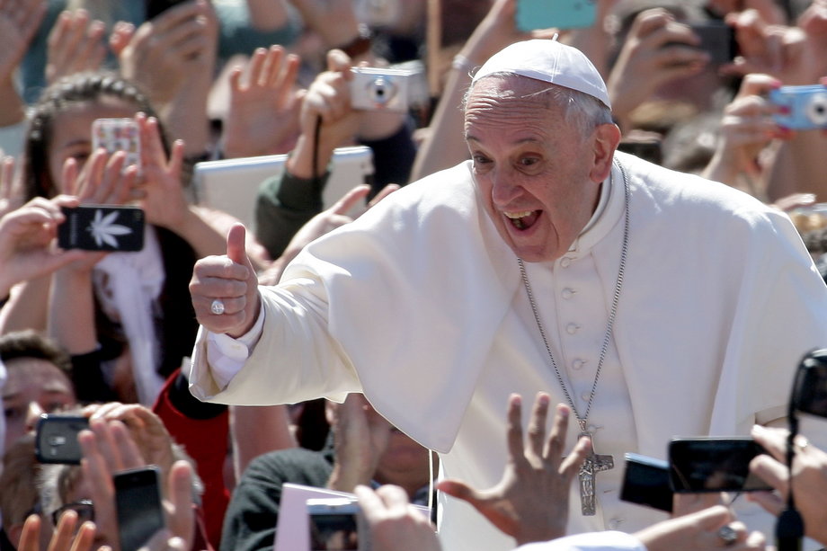 Papież Franciszek musiał za młodu dorabiać na wiele różnych, mało świątobliwych sposobów
