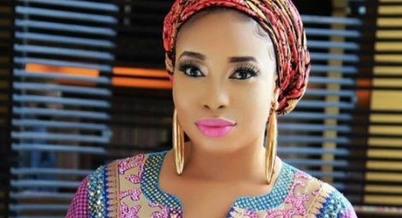 Lizzy Anjorin doesn't have the nicest words for a follower on Instagram who accused her of not helping ailing Baba Suwe [Instagram/LizzyAnjorin]