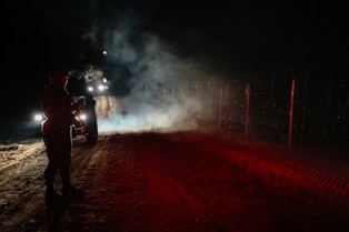 Setka imigrantów próbowała sforsować umocnienia na granicy nieopodal Białowieży