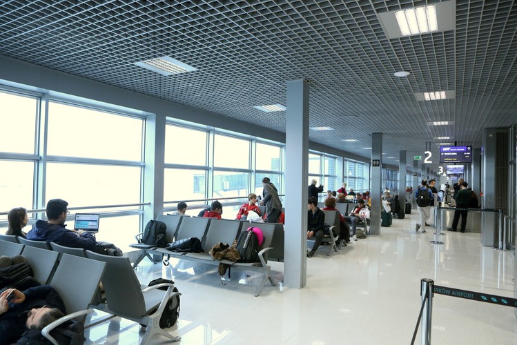 Kraków Airport jest drugim lotniskiem w Polsce pod względem liczby obsłużonych pasażerów i największym portem regionalnym. W tegorocznym sezonie zimowym lotnisko oferuje 65 połączeń regularnych do 57 portów w 17 krajach i współpracuje z 21 przewoźnikami, zrzeszonymi w trzech największych sojuszach lotniczych na świecie.