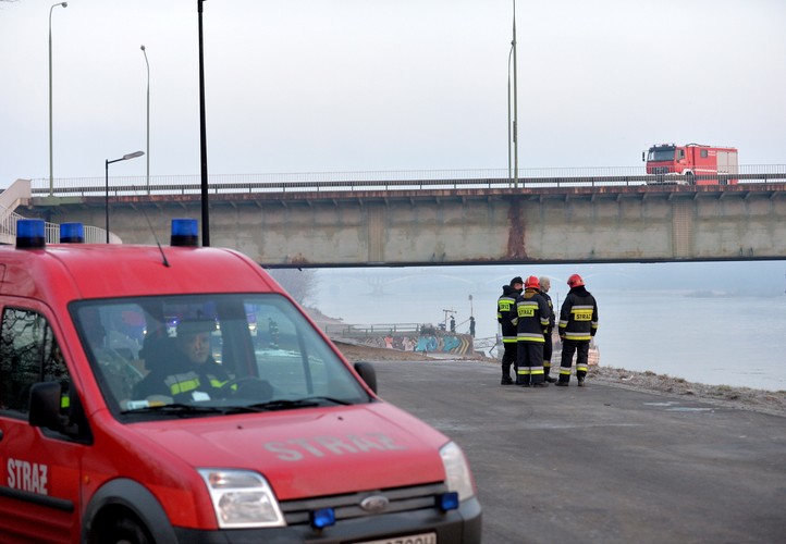 Most Łazienkowski ugaszony dopiero nad ranem