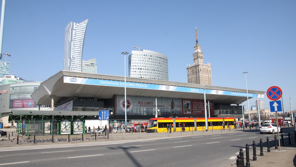 Kolejne zmiany na Dworcu Centralnym w Warszawie. W związku z trwającą wymianą szklanej elewacji obiektu od przyszłego tygodnia zamknięta będzie główna poczekalnia dla podróżnych. Zostanie przeniesiona tymczasowo na parter dworca.