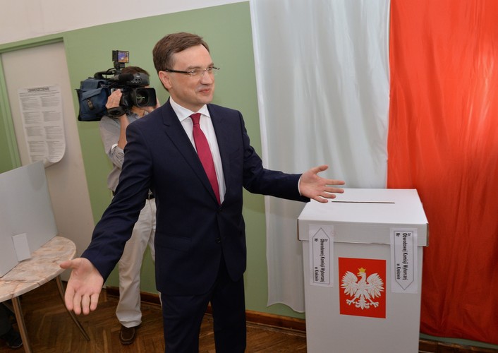 Prezes Solidarnej Polski Zbigniew Ziobro z żoną Patrycją Kotecką głosowali w Krakowie