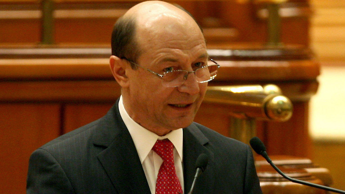 Rumunia i Francja nie chcą żadnych pośredników w sprawie Romów. Rozwiążą ten problem same "i rozwiążą go inteligentnie" - powiedział rumuński prezydent Traian Basescu po rozmowie z prezydentem Francji Nicolasem Sarkozym.
