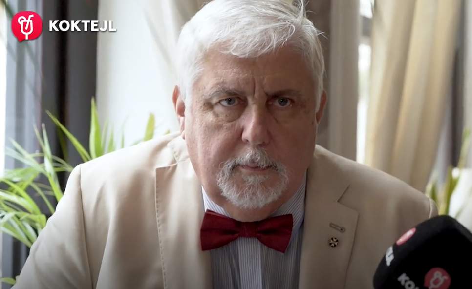 Oliver Andrásy počas rozhovoru pre Koktejl.sk.