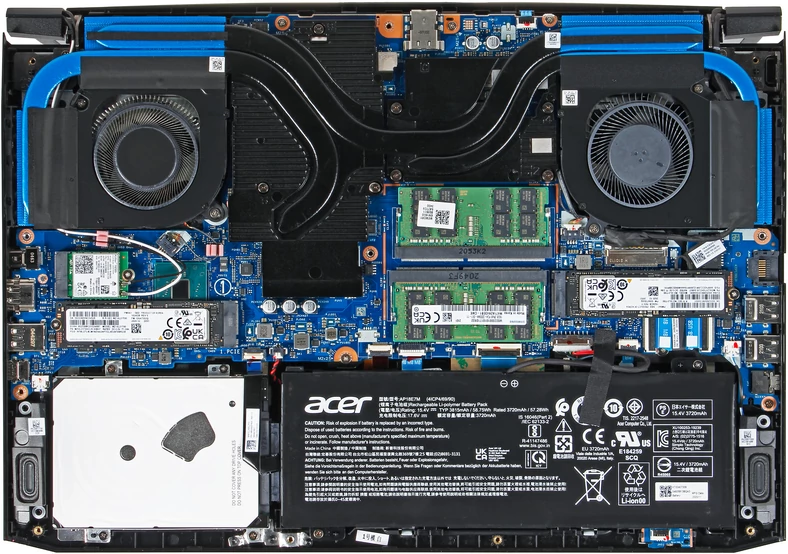 Acer Predator Helios 300 (PH315-54) – wnętrze laptopa