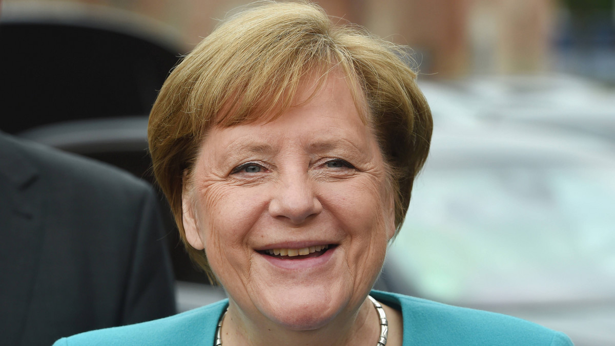 POLITICO: zatrudnijcie Angelę Merkel w Brukseli!