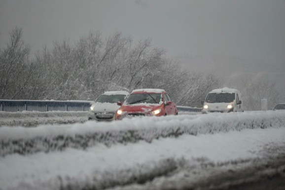 (VIDEO) OKO 50.000 LJUDI BEZ STRUJE! Katastrofa u BiH zbog SNEGA: Padalo drveće, pucale bandere, sve ekipe na terenu