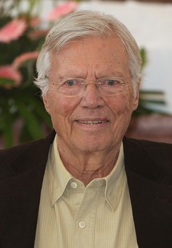 Karlheinz Böhm 2008 áprilisában a berlini Bellevue-palotában, ahol Horst Köhler német szövetségi elnök fogadta a 80. születésnapja alkalmából. Az ünnepség nemcsak a színész pályája előtt tisztelgett, hanem az etiópiai segítségnyújtásban végzett munkáját is méltatta. 