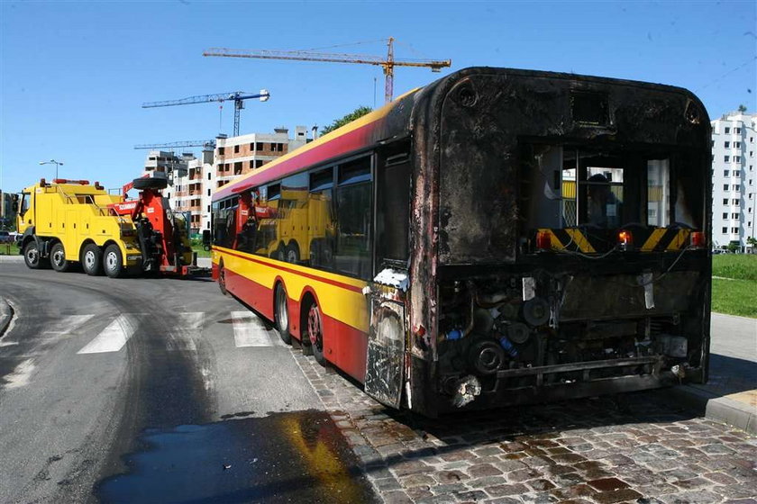 Autobus stanął w płomieniach. FOTO