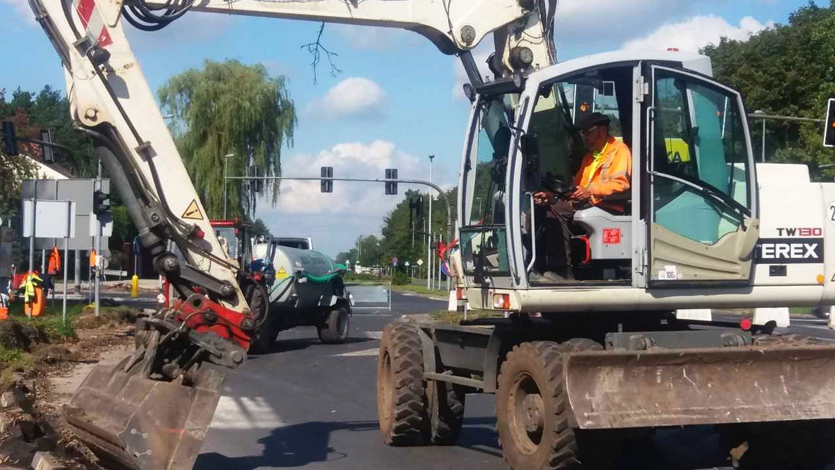 Dziś po godz. 12. będzie już można jeździć Szosą Chełmińską na odcinku od ul. Harcerskiej do ul. Polnej. Toruńskich kierowców czekają jednak inne utrudnienia, ponieważ przebudowa tej jednej z najważniejszych dróg w grodzie Kopernika ma potrwać do końca maja 2018 r.