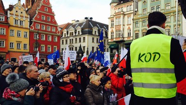 Manifestacje KOD w całej Polsce. Mocne słowa Kurskiego, Wanat i Żakowskiego