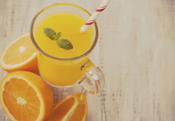 Dlaczego sok pomarańczowy jest DUŻO zdrowszy od zielonych koktajli, soków i smoothie?