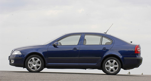 Renault, Skoda i Peugeot - Małe kombi czy duży hatchback? Które auto warto wybrać?