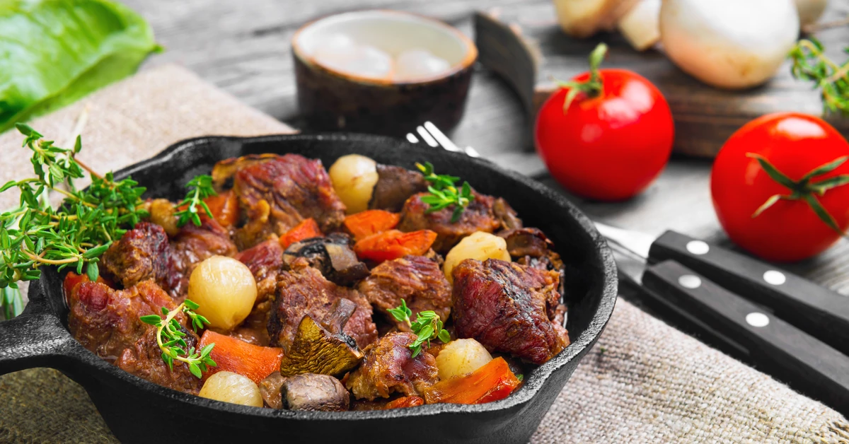 Pyszny obiad na niedzielę. Podajemy przepis, Ty gotujesz. Wołowina po burgundzku