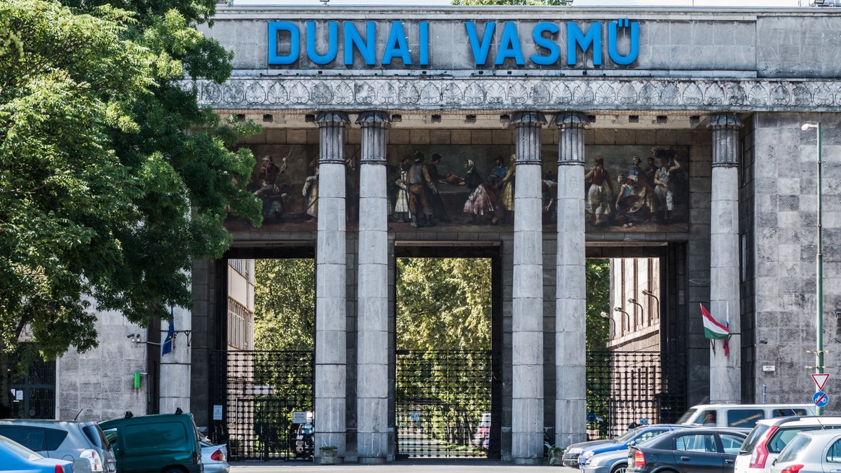 Mégis van ott pénz: tüntetés közben elkezdték kifizetni a dunai vasmű dolgozóit