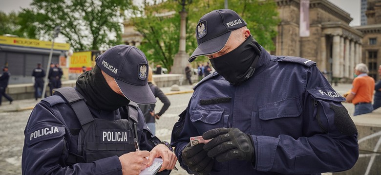 Policja zapowiada wzmożone kontrole przestrzegania obostrzeń. "Z uwagi na poważną sytuację"