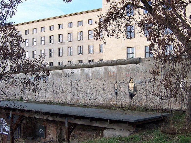 Pozostałości muru na Niederkirchnerstraße