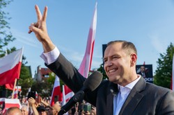 Najnowszy sondaż nie pozostawia złudzeń. Karol Nawrocki najbardziej lubianym politykiem