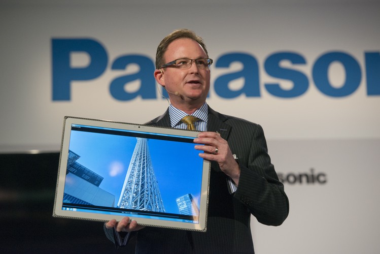 Gigantyczny tablet Panasonica Toughpad 4K.