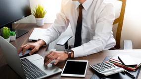 Zakup wierzytelności po cenie niższej niż ich wartość nominalna to nie usługa