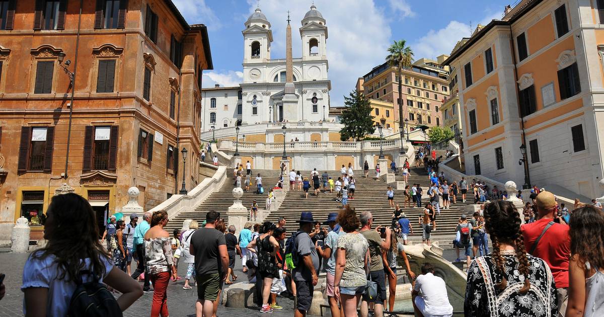 Włoska policja ostrzega turystów. Powróciła popularna metoda oszukiwania