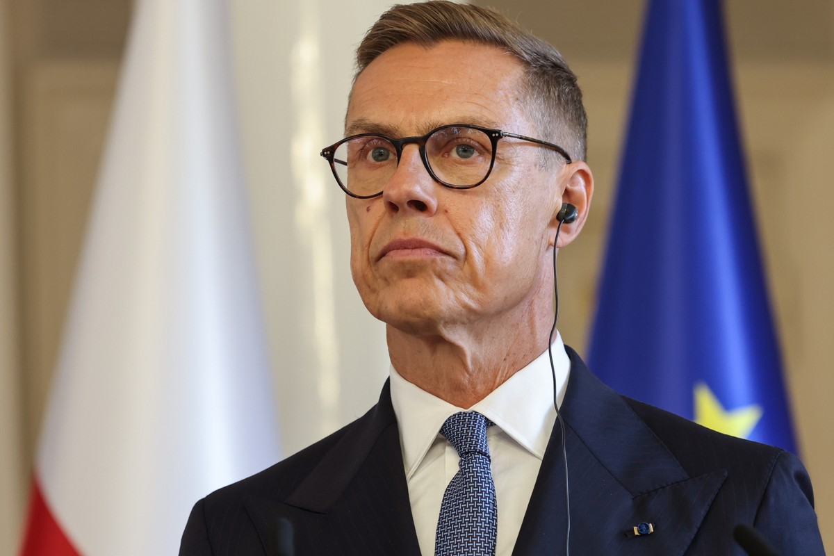 Helsinki, Finlandia, 09.09.2025. Prezydent Republiki Finlandii Alexander Stubb podczas spotkania z przedstawicielami mediów w Pałacu Prezydenckim w Helsinkach, 9 bm. Prezydent Karol Nawrocki jest z wizytą roboczą w Finlandii.