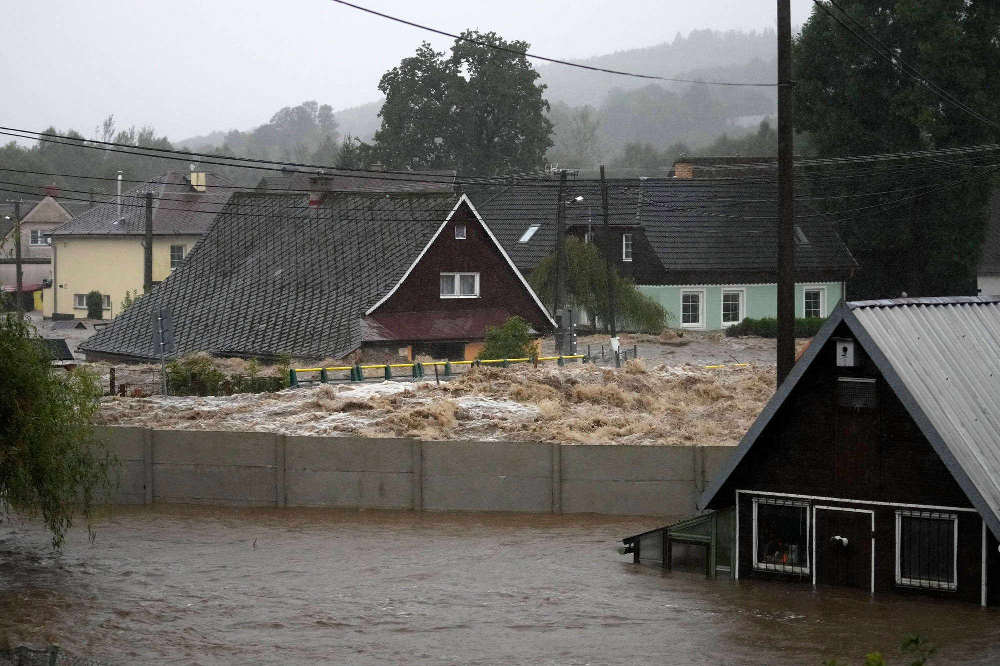 Zaplavené domy v kúpeľnom meste Jeseník na severovýchode Českej republiky.