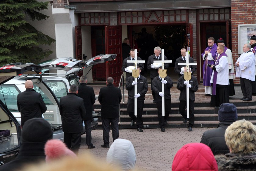 Poruszający moment podczas podczas pogrzebu 15-latek. Zebranym pociekły łzy